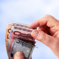 Dzērājšoferis Tukumā ar 100 eiro neveiksmīgi cenšas atpirkties no soda