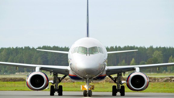 Lidostā "Rīga" tika pirmo reizi uzņemta un apkalpota Sukhoi Superjet 100-95B - 1