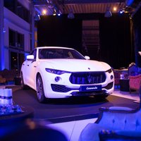Foto: Rīgā prezentēts 'Maserati Levante' apvidus automobilis