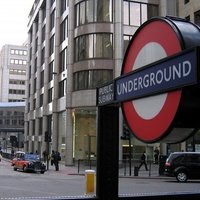 Lielbritānijas policija aizturējusi sesto aizdomās turamo par teroraktu Londonas metro