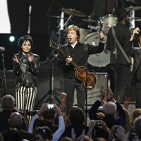 Rokenrola slavas zālē uzņem Ringo Stāru, 'Green Day' un Lū Rīdu