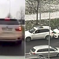 ВИДЕО: В Риге полицейский патрульный автомобиль врезался во внедорожник BMW