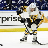 'Penguins' hokejistiem Dalasā pārtrūkst desmit uzvaru sērija