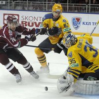 KHL diskvalificē Rīgas 'Dinamo' spēlē kļūdu pieļāvušo tiesnesi