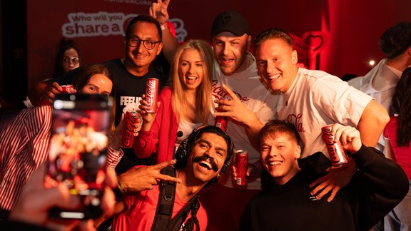 Noskaidro, kāds draugs esi, un laimē pārsteigumu no "Coca-Cola"