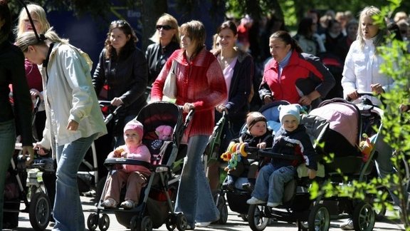 В суде оспорено ограничение "материнских зарплат"