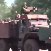 Video: Kaujinieku bruņutehnika braukā arī pa Doņeckas ielām