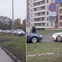 Video: 'Te nav Maskava!' Ziepniekkalnā policija bloķē auto sastrēgumu uz ietves