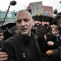 Krievijas pozīcijas aktīvistam Udaļcovam pieprasa astoņu gadu cietumsodu