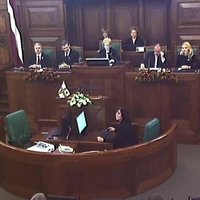 Video: Saeimas deputāti sanāk uz svinīgo sēdi