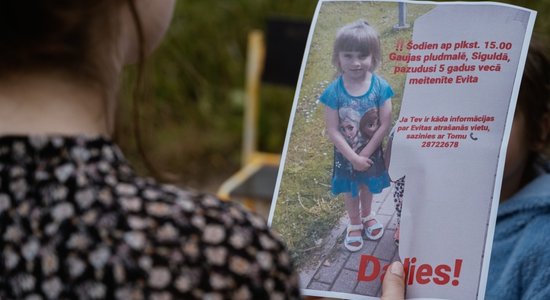 У служб нет претензий: почему родители утонувшей Эвиты признаны подозреваемыми, но продолжают воспитывать детей