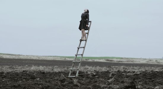 Grupa 'Mellendig' laidusi klajā videoklipu jaunajam singlam 'Tā mēs atvadāmies'