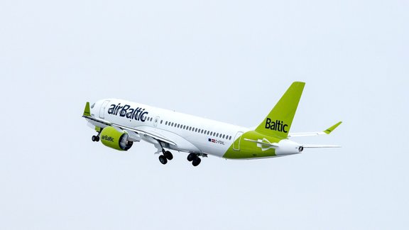 air Baltic lidmašīna