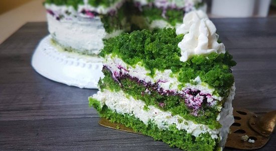 Saldā spinātu biskvīta torte ar krēmsieru