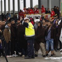 Foto: Austrijā no Ungārijas ierodas tūkstošiem nelegālo imigrantu