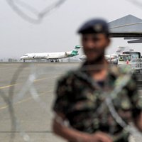Saūda Arābijas vadītā koalīcija veikusi gaisa uzbrukumus Jemenas galvaspilsētas lidostai