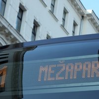 Cilvēki pieturvietās nav informēti par 11. tramvaja kustības apturēšanu