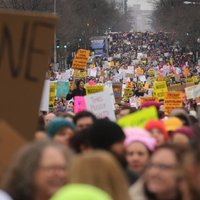 Sieviešu gājienos pret Trampu ASV piedalās vairāk nekā divi miljoni cilvēku