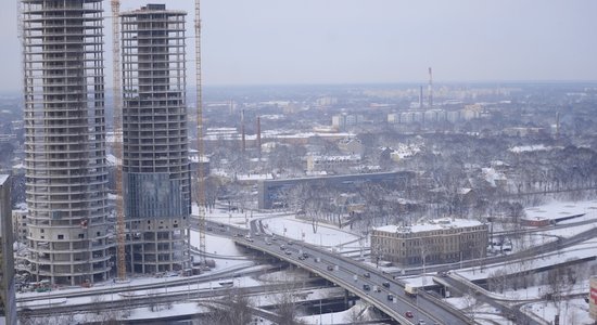 Darba inspekcija atļauj būvdarbus vienā augstceltņu 'Z-Towers' tornī