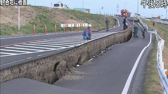 Zemestrīces un cunami sekas Japānā