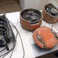 "Черный ящик" разбившегося самолета Качиньского: пилотам предлагали пиво