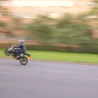 ВИДЕО: Жителей Пардаугавы раздражает громкий мотоциклист