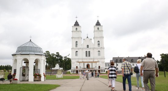 Brīdina par intensīvu gājēju kustību Aglonas virzienā