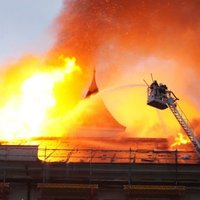 Fotoreportāža: ugunsgrēks Rīgas pilī