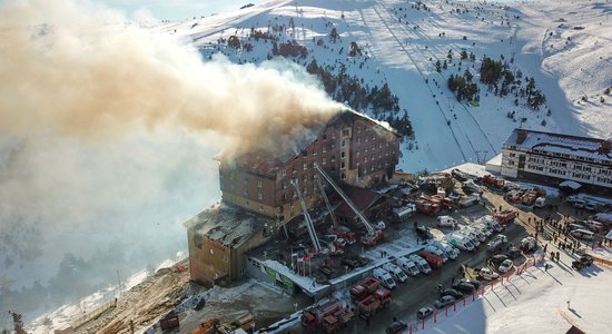 Жертвами пожара в отеле на горнолыжном курорте в Турции стали по меньшей мере 66 человек