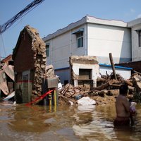 Plūdu upuru skaits Ķīnas vidienē sasniedzis 63