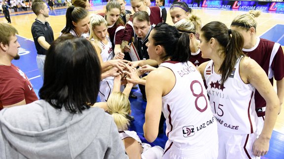 Latvijas sieviešu basketbola izlase Zībarta debijas mačā grūtā cīņā uzvar Lietuvu - 10