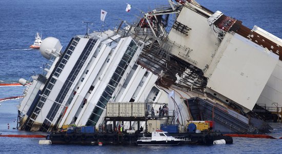 'Costa Concordia' izcelšana: kuģis atbrīvots no klints