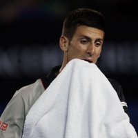Pēdējo trīs gadu 'Australian Open' uzvarētājs Džokovičs noliek čempiona pilnvaras