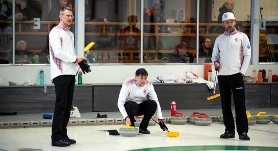 Latvijas kērlingisti Eiropas čempionāta B divīzijas turnīra apakšgrupas pēdējā spēlē zaudē Slovēnijai