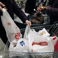 Igauņi masveidā brauc iepirkties uz Latviju; varētu slēgt veikalus