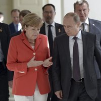 Merkele un Putins: situācijai Ukrainā 'ir tendence pasliktināties'