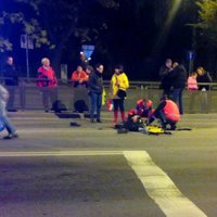 ФОТО, ВИДЕО: На Югле Audi сбил пешехода, переходившего дорогу на красный свет (дополнено)