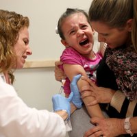 Masalu vakcīnu pretinieku dēļ Berlīnē mirst zīdainis