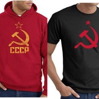Pēc Baltijas valstu iebildumiem 'Walmart' no tirdzniecības izņēmis krekliņus ar PSRS simboliku