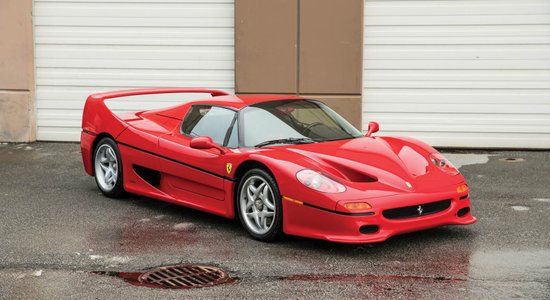 Foto: Maika Taisona 'Ferrari F50' plāno izsolīt par 2,3 miljoniem dolāru