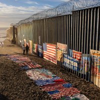 Суд запретил Трампу строить стену с Мексикой за счет бюджета США