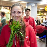 Foto: Rīgā sagaidīti pēdējie Parīzē palikušie Latvijas olimpieši