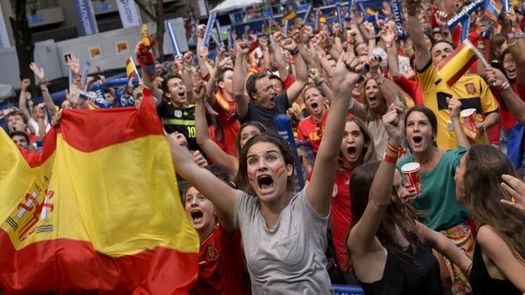 Spain support fan