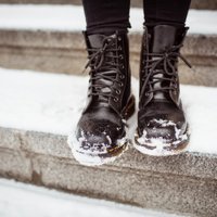 Как избавиться от следов соли на обуви