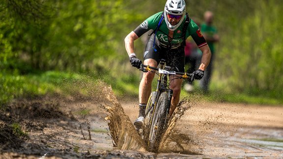 Kalnu riteņbraukšana: Latvijas valsts mežu MTB un Gravel Veloseriāla posms Cēsīs un Valmierā