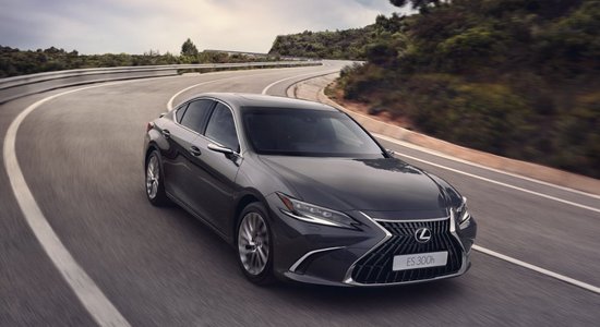 Atjauninātajam 'Lexus ES' sedanam iekļauj arī balss saziņas asistentu