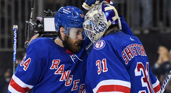 'Rangers' uzvar arī otrajā Stenlija kausa pusfināla sērijas mačā