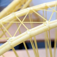 ФОТО: латвийские студенты строят спагетти-мосты