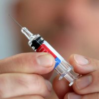 Premjers: 'Pfizer' un 'BioNTech' Covid-19 vakcīna Latvijai būs pieejama vienā laikā ar pārējām ES dalībvalstīm