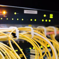 'Tet' un 'Balticom' sastrīdas par optiskā interneta tīkla neatļautu izmantošanu
